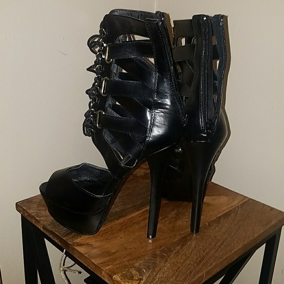 Shoes - Picture 3 of 4